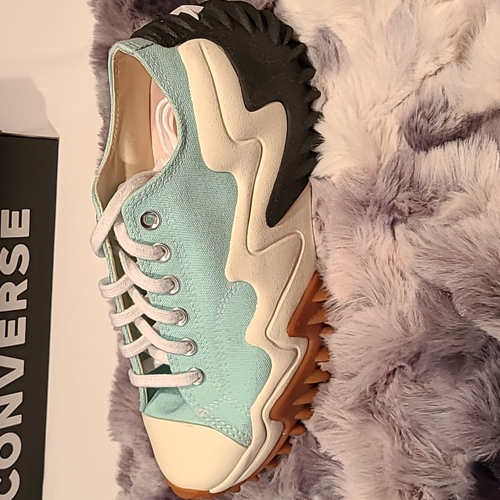 New in Box Converse Run Star